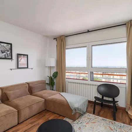 Bright With Amazing Views Apartmán