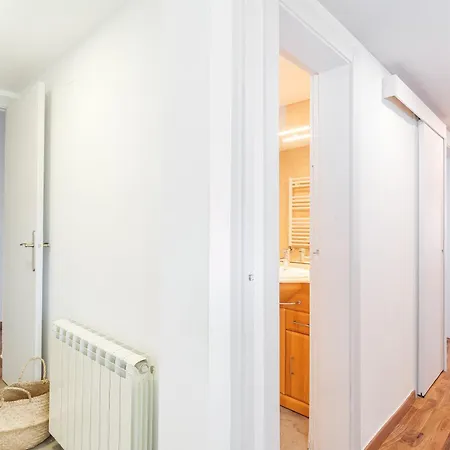 Bright With Amazing Views Apartmán