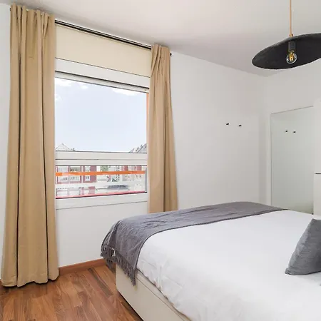 Bright With Amazing Views Apartmán