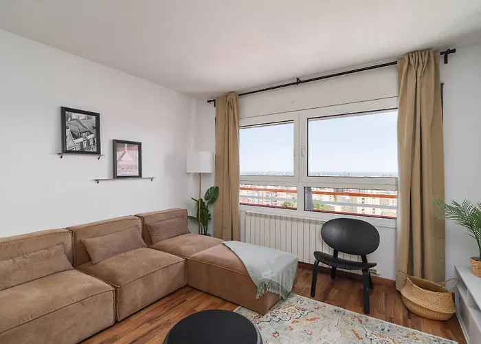 Bright With Amazing Views Apartment