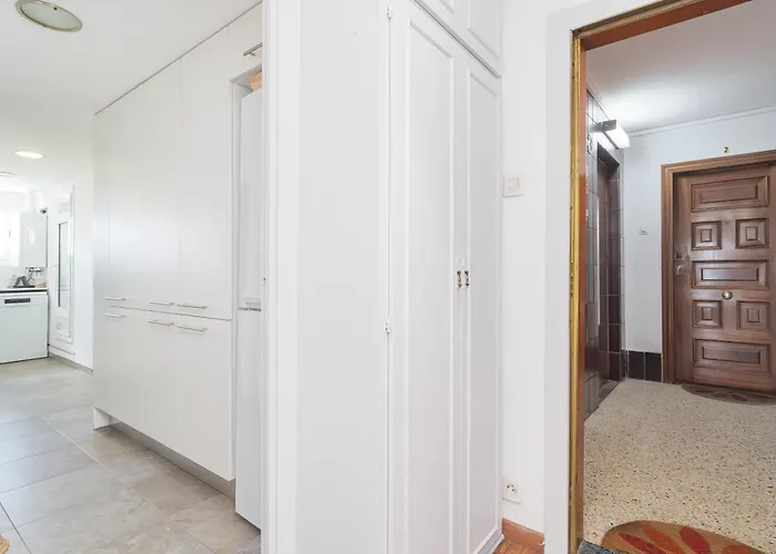 Bright With Amazing Views Apartment